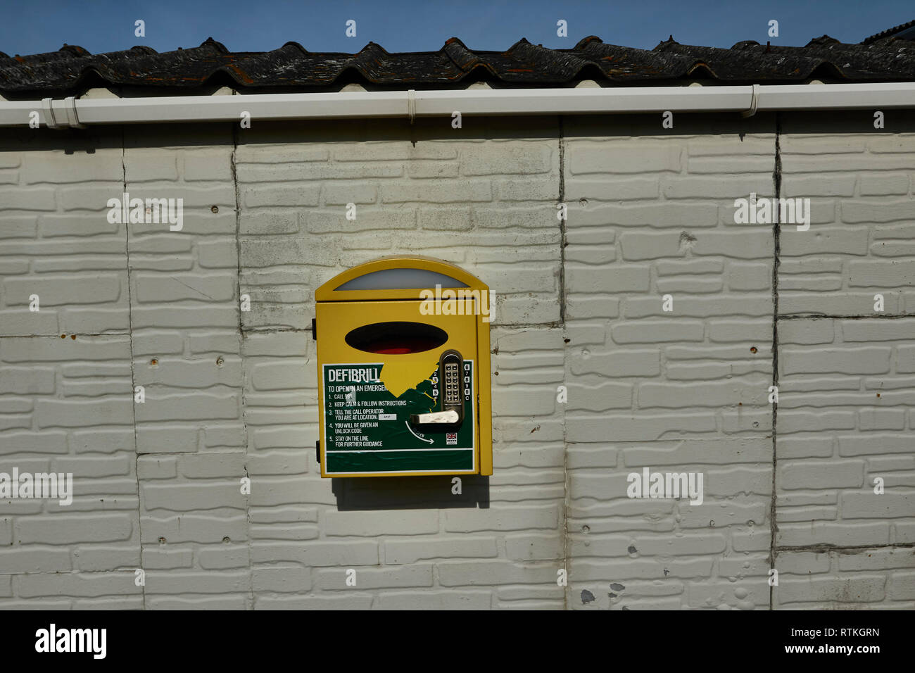 Manual external defibrillator on outside wall for public use, Canterbury area, England Stock Photo