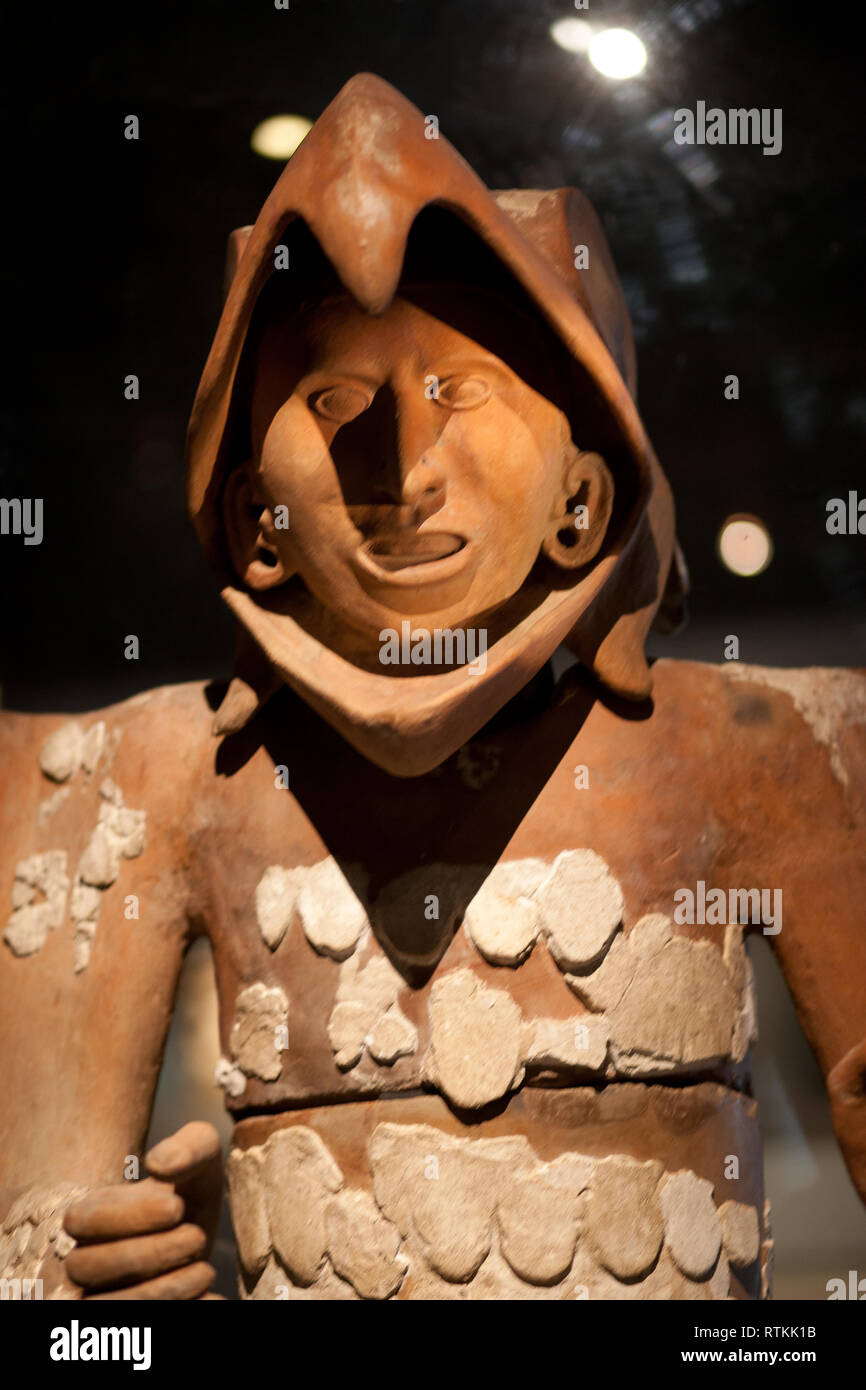 Aztec sculptures hires stock photography and images Alamy