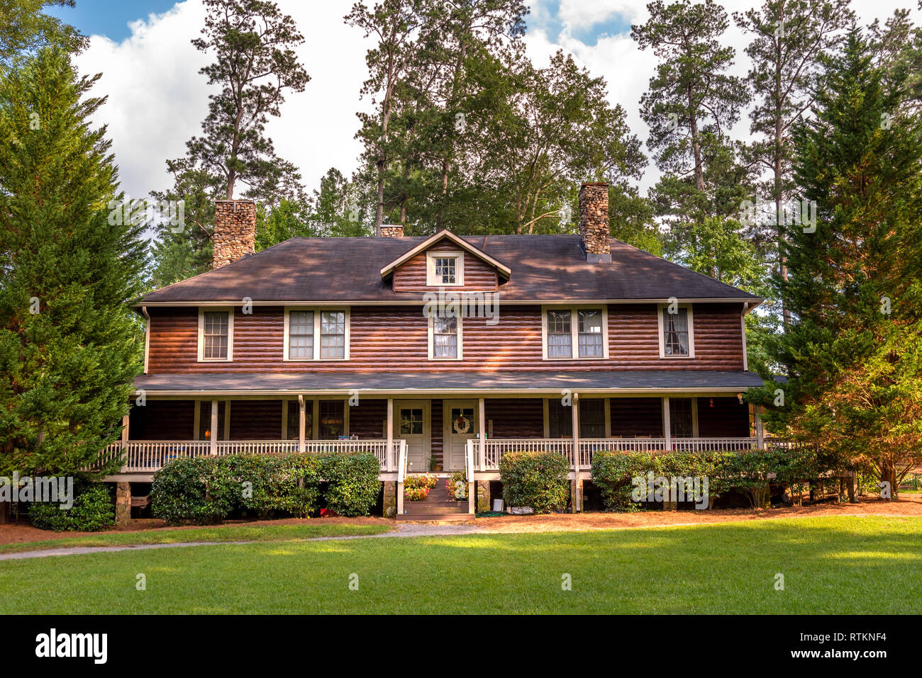 Big Log Cabin House In The Woods In North Georgia Stock Photo