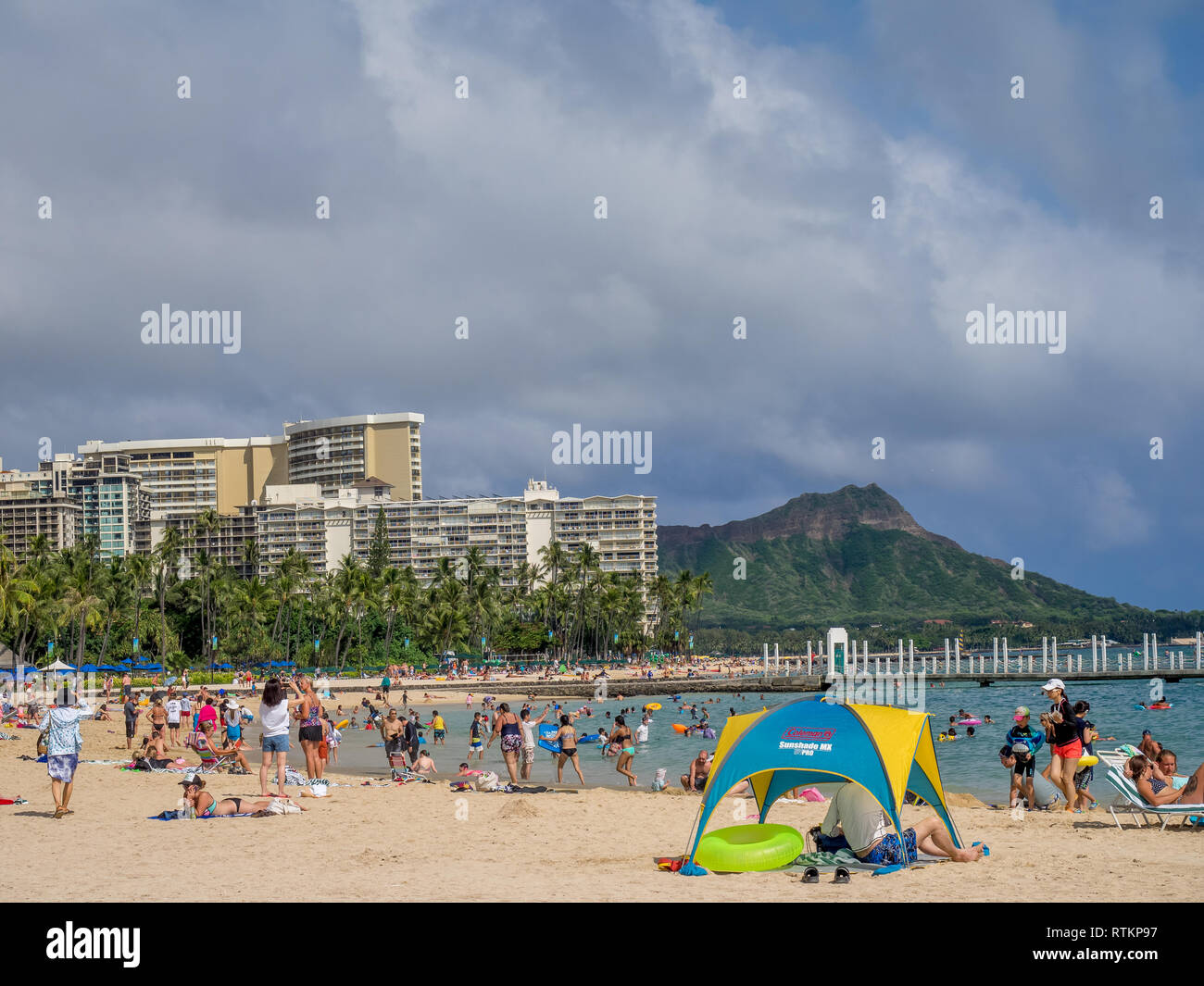 Hilton waikiki beach hi-res stock photography and images - Alamy