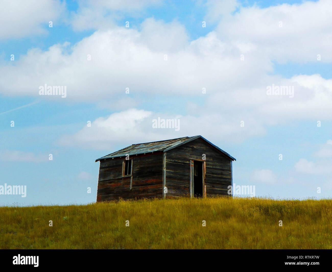 An abandoned farm shed in Montana Stock Photo - Alamy, image size:1300x1066