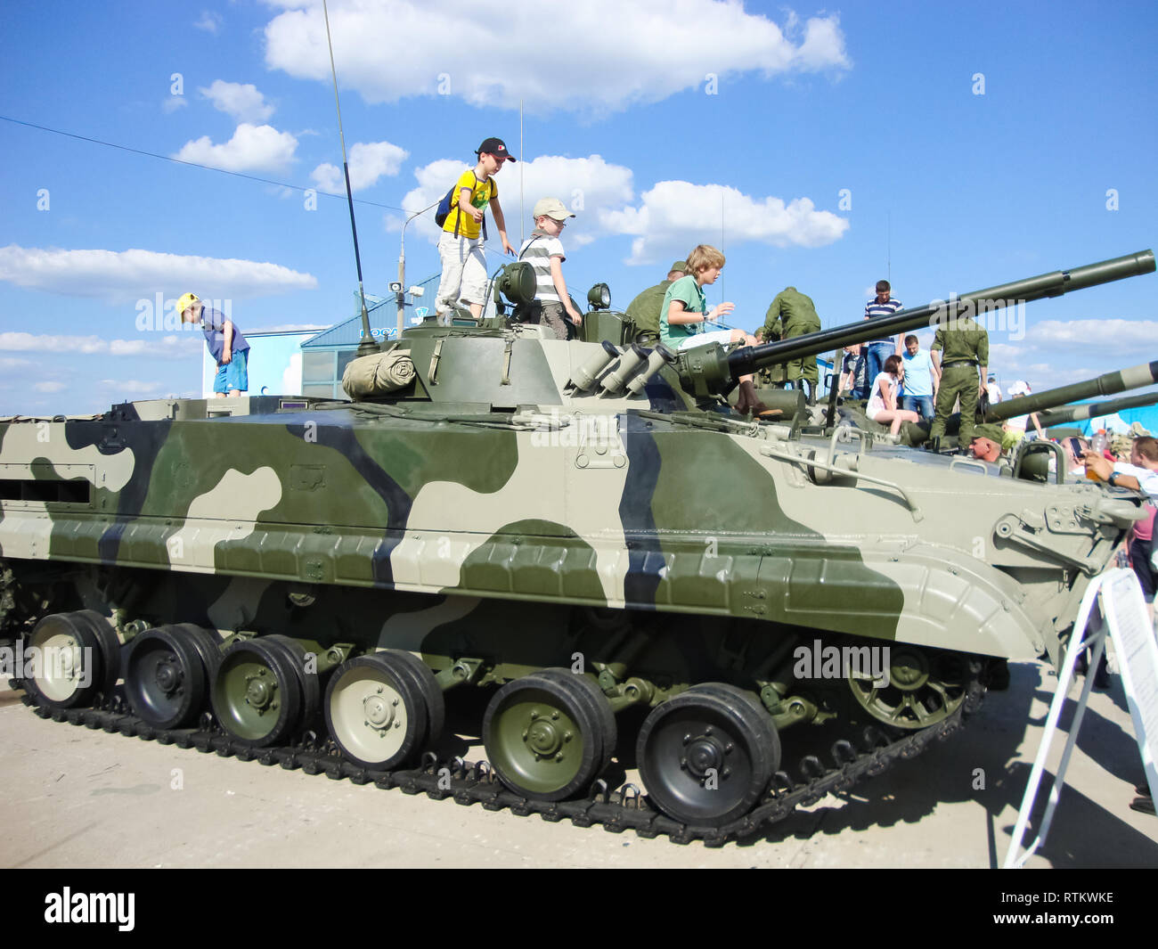 Modern british army vehicles hi-res stock photography and images - Alamy