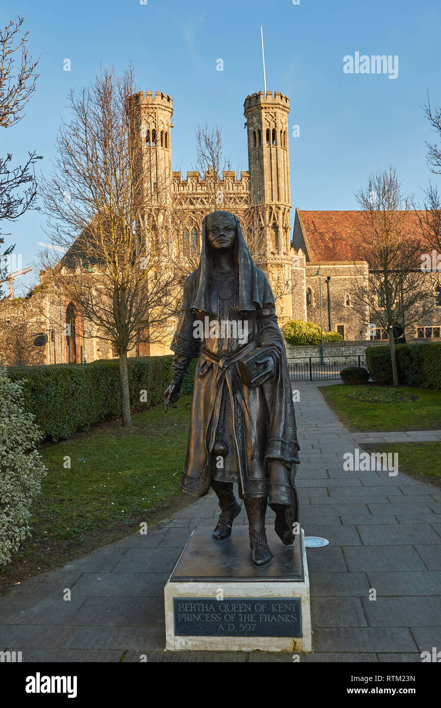 Queen Bertha Of Kent Statue In Lady Wootton S Green Canterbury Kent England United Kingdom Europe Stock Photo Alamy
