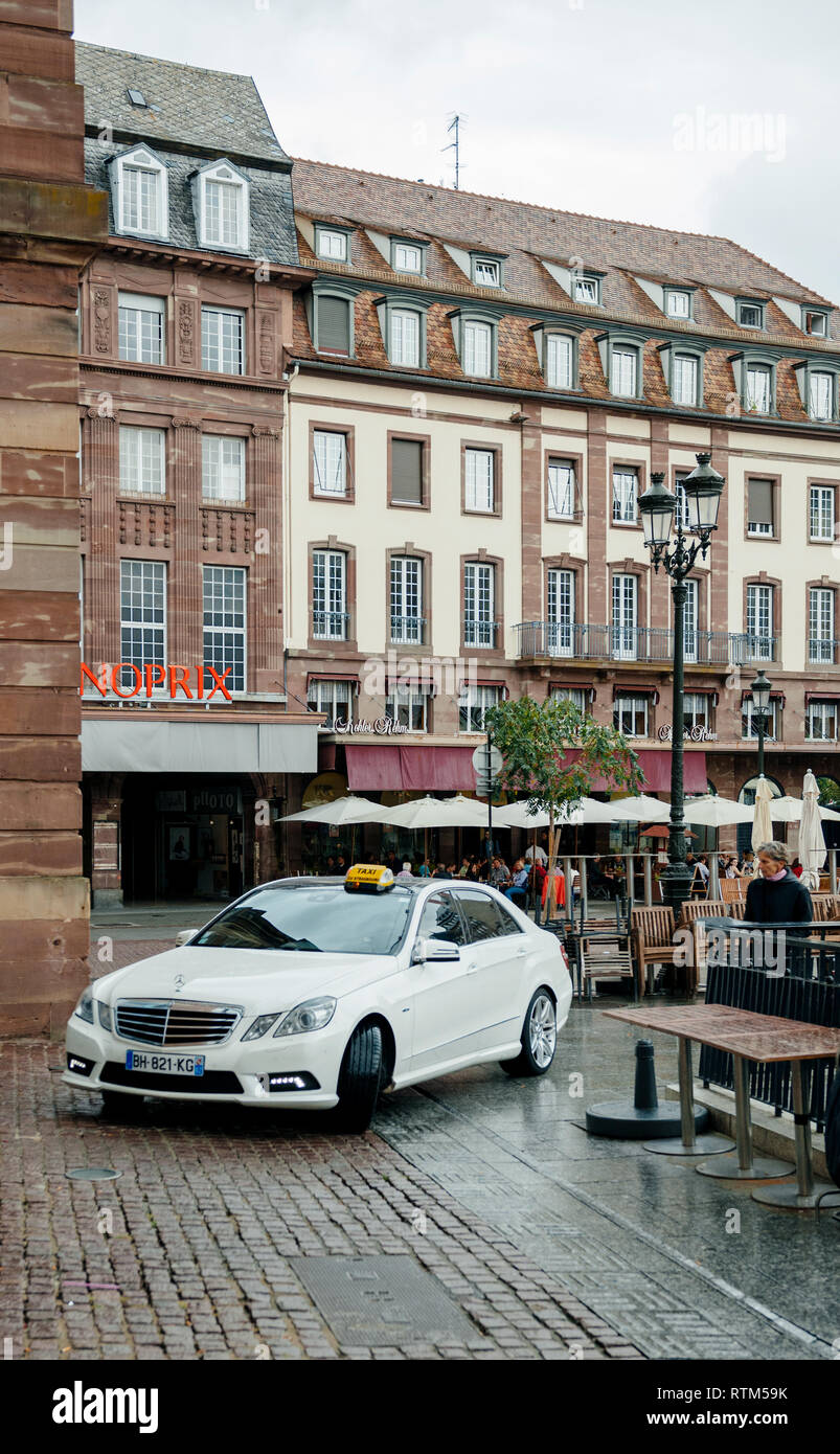 STRASBOURG, FRANCE - SEP 21, 2014: White Mercedes-Benz E Class taxi parked  on a rainy day in center of Strasbourg, place Kleber next to cafe Stock  Photo - Alamy