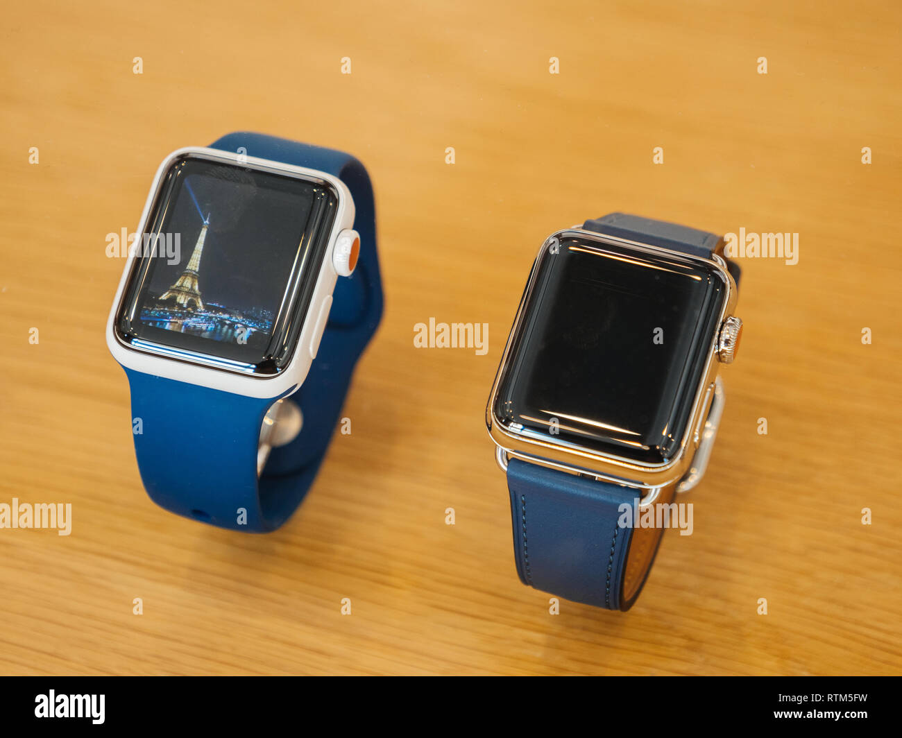 PARIS, FRANCE - SEP 22, 2017: New Apple Watch Series 3 goes on sale in Apple  Store with Eiffel Tower screensaver timeface Stock Photo - Alamy