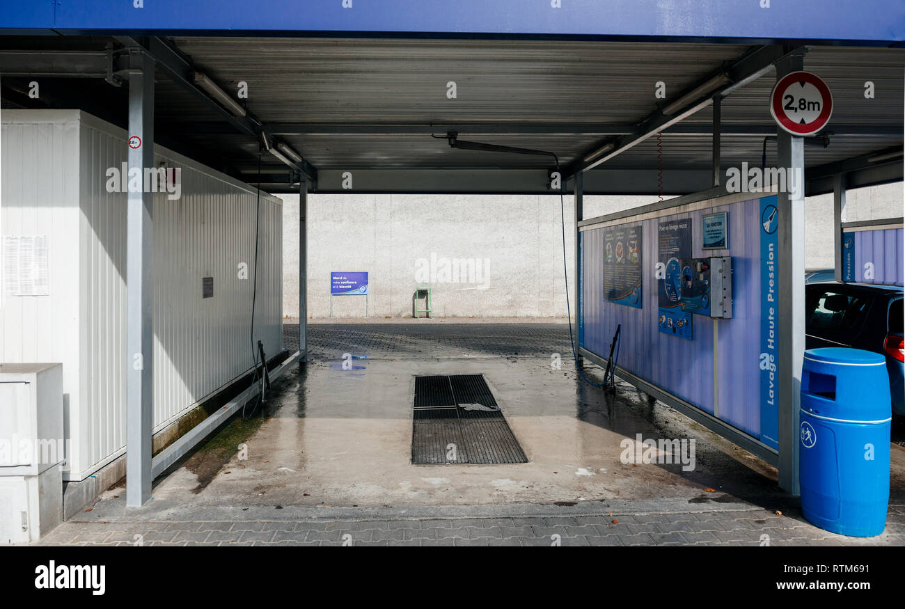 Car wash station hires stock photography and images Alamy