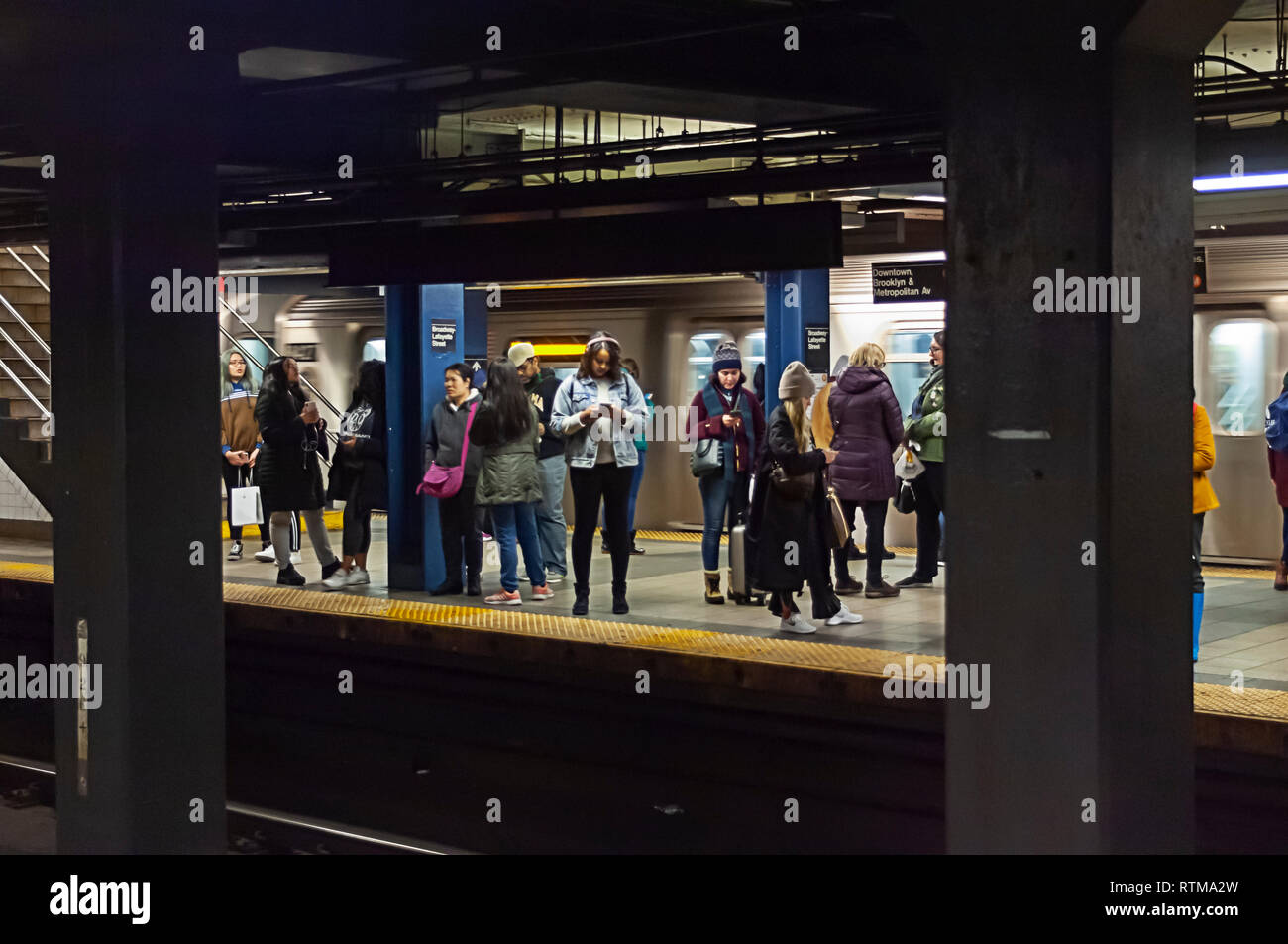 Afwijken herten Belangrijk nieuws Subway train broadway lafayette station hi-res stock photography and images  - Alamy