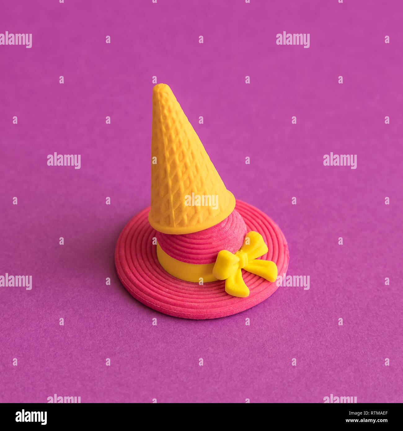 Sun hat and ice cream cone miniatures 