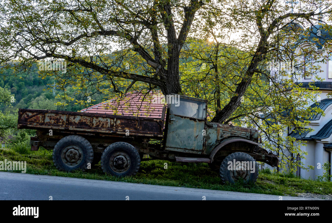 Abandoned old truck wreck hi-res stock photography and images - Alamy