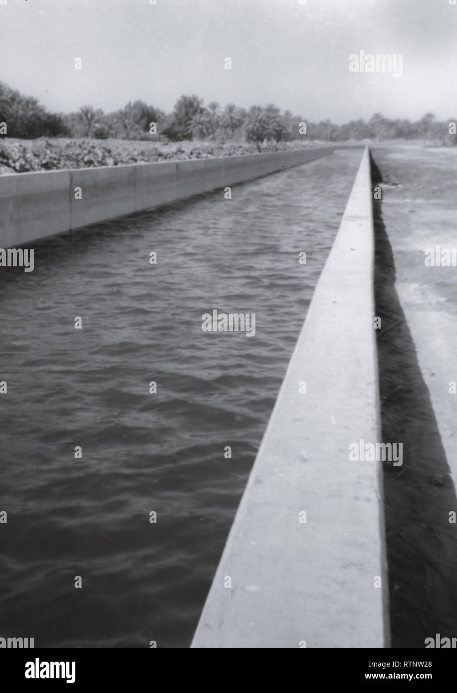 Historical images of a large irrigation canal in a large oasis in Hofuf