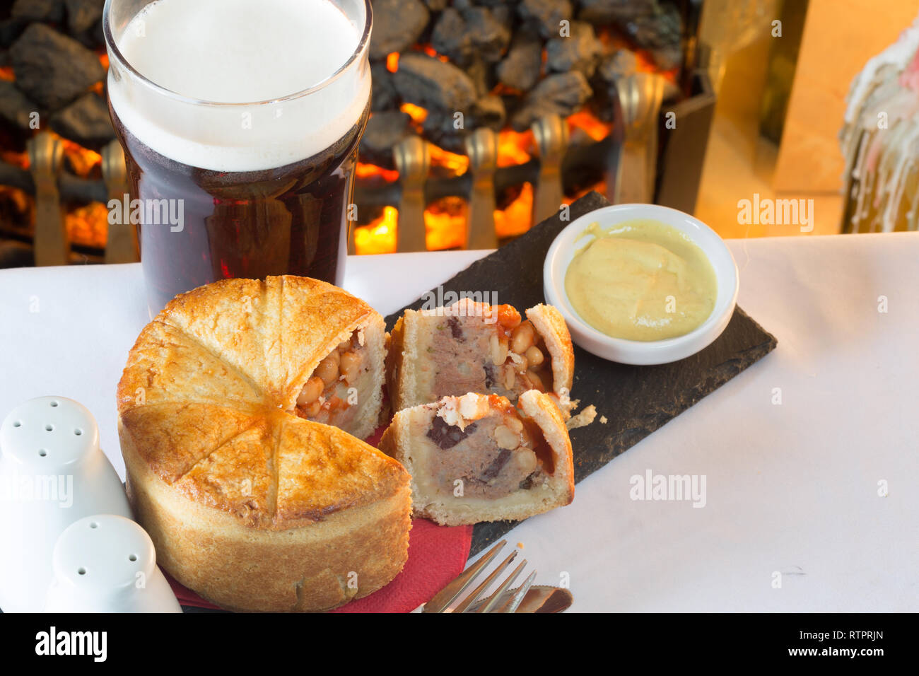 Pie and pint hires stock photography and images Alamy