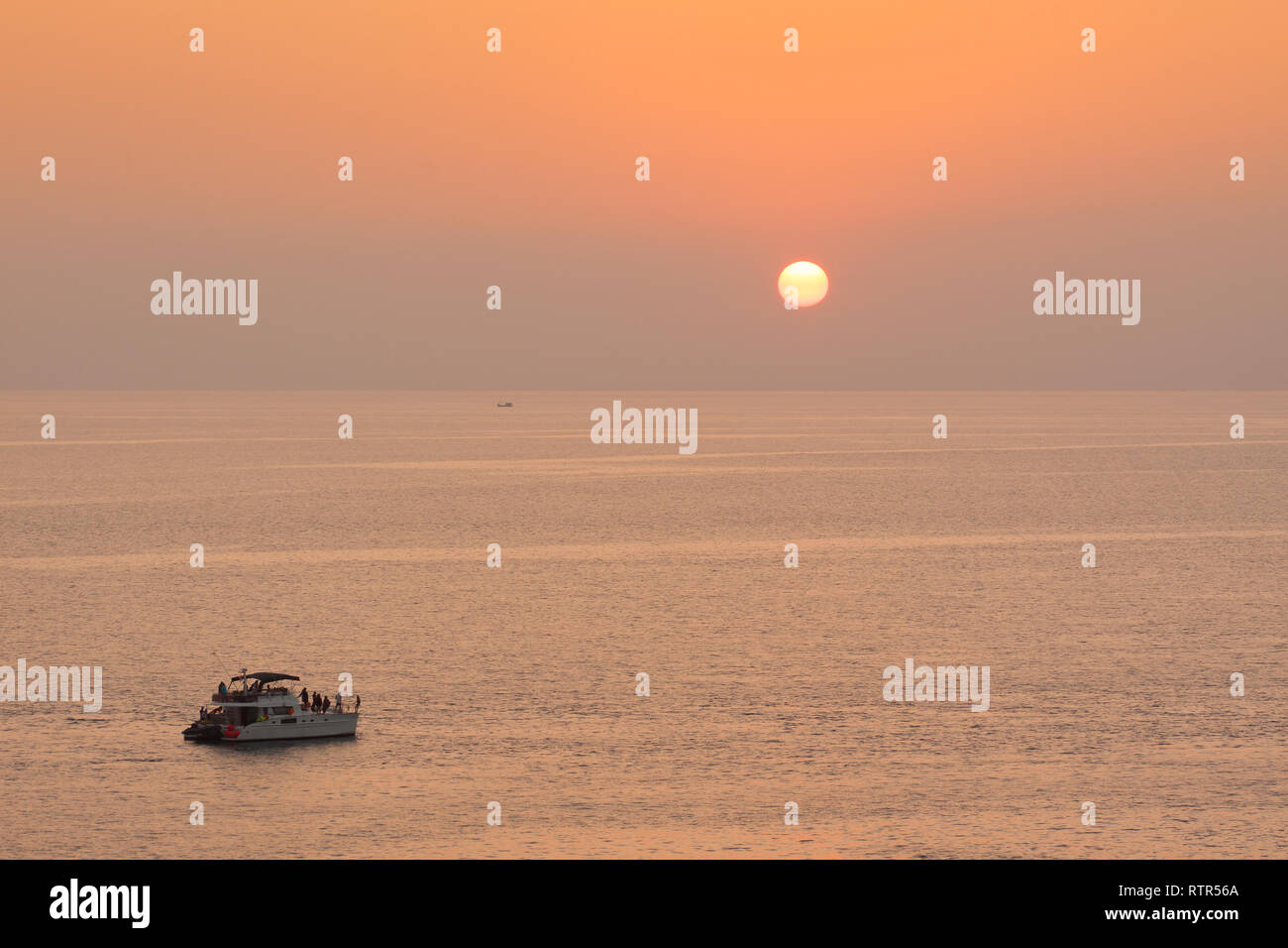 Yacht in the tropical sea at sunset Stock Photo - Alamy