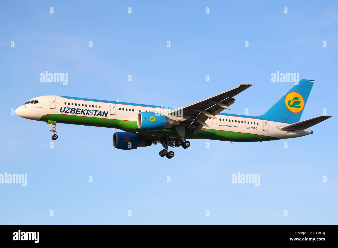 Uzbekistan Airways Boeing 757 UK75701 landing at London Heathrow Airport, UK Stock Photo