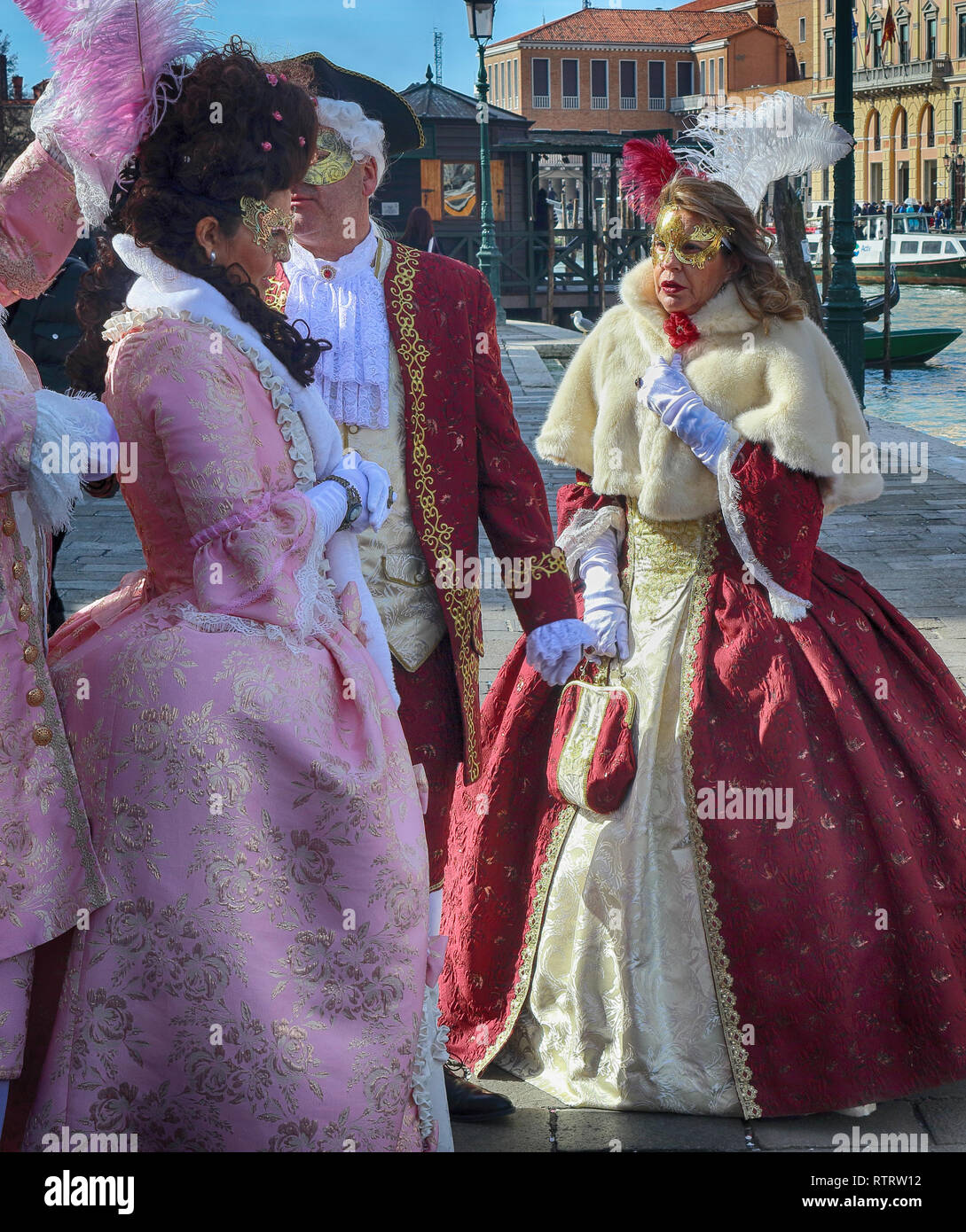 Traditional venetian costumes hi-res stock photography and images - Alamy