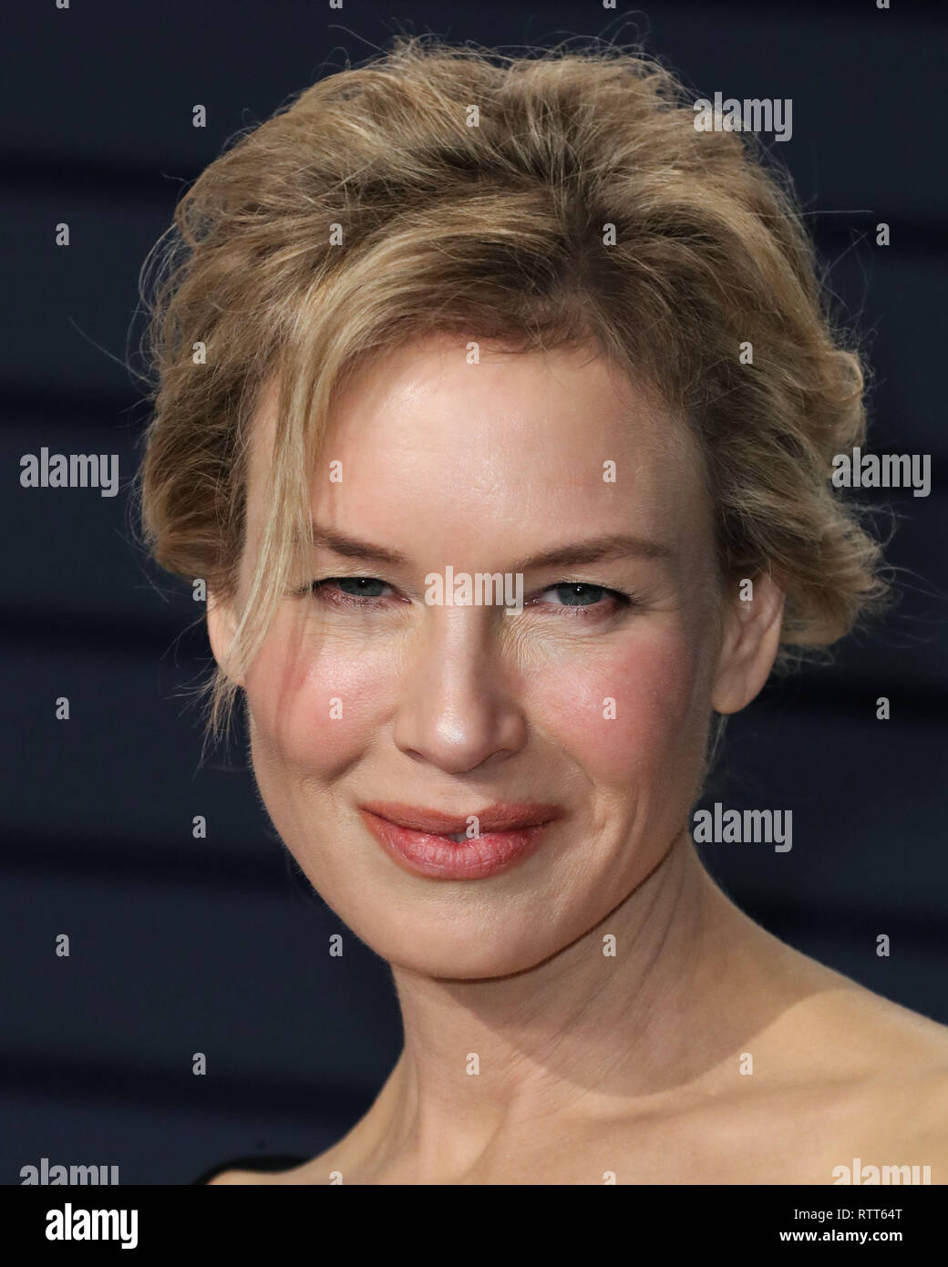BEVERLY HILLS, LOS ANGELES, CA, USA - FEBRUARY 24: Actress Renee Zellweger wearing an A.W.A.K.E dress, Jimmy Choo shoes, David Webb jewelry, and a William and Son clutch arrives at the 2019 Vanity Fair Oscar Party held at the Wallis Annenberg Center for the Performing Arts on February 24, 2019 in Beverly Hills, Los Angeles, California, United States. (Photo by Xavier Collin/Image Press Agency) Stock Photo