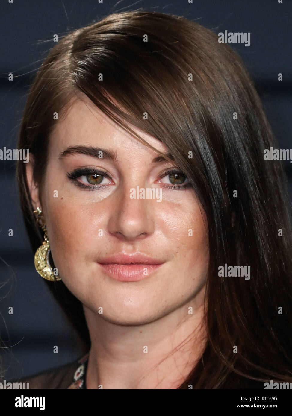 BEVERLY HILLS, LOS ANGELES, CA, USA - FEBRUARY 24: Actress Shailene Woodley wearing a Christian Dior dress, shoes, and clutch with Azza Fahmy jewelry arrives at the 2019 Vanity Fair Oscar Party held at the Wallis Annenberg Center for the Performing Arts on February 24, 2019 in Beverly Hills, Los Angeles, California, United States. (Photo by Xavier Collin/Image Press Agency) Stock Photo