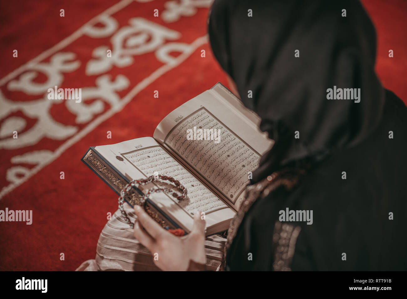 Muslim Woman Reading Quran Images | Free Photos, PNG Stickers, Wallpapers &  Backgrounds - rawpixel