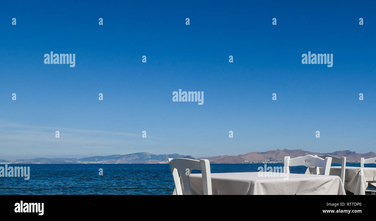 White Lunch By The Beach Set