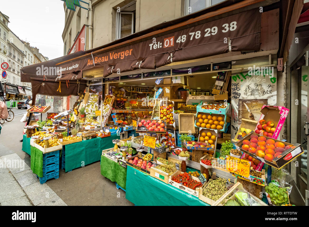 Au Beau Verger , a fruit and vegetable shop on Rue des Martyrs in the 9th arrondissement of Paris, France Stock Photo