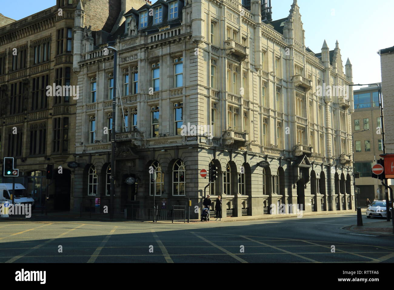 Pearl chambers hi-res stock photography and images - Alamy