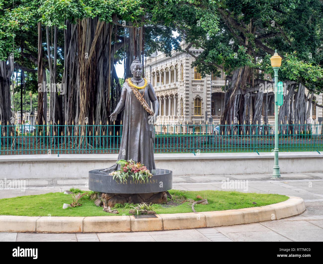 Queen Lili'uokalani Statue outside of the Hawaii State Capitol Building