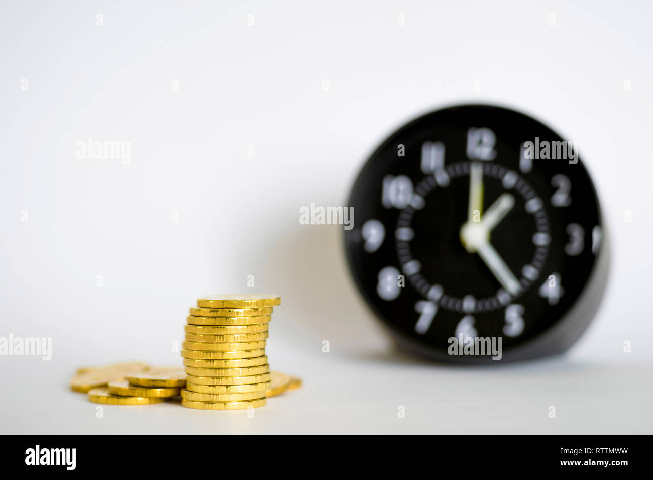 Yellow economic circle hi-res stock photography and images - Alamy