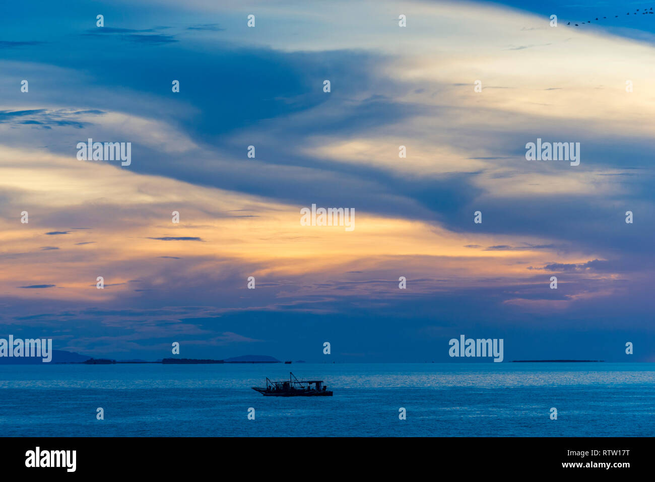 Kapenta rigs hi-res stock photography and images - Alamy