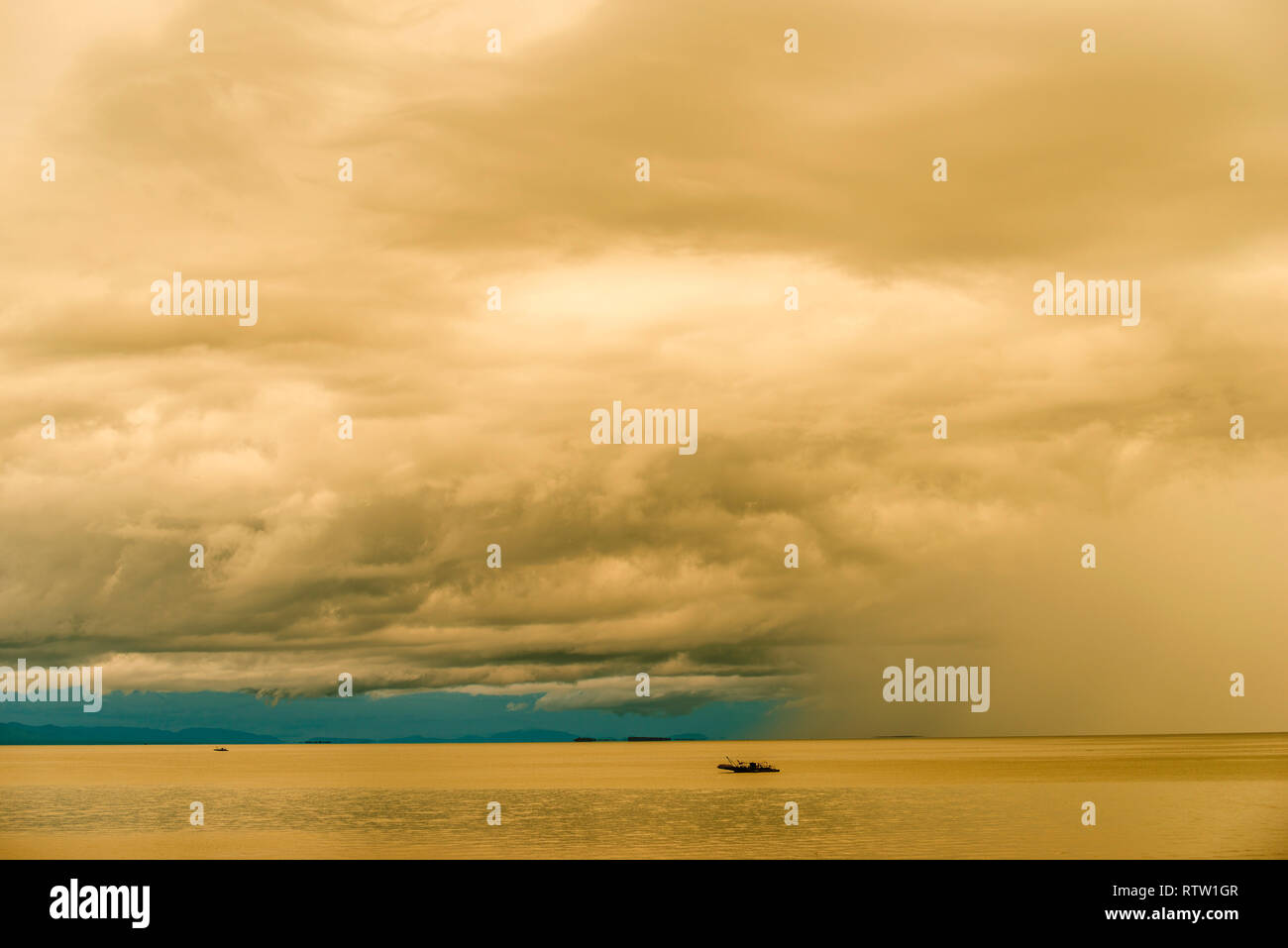Kapenta rigs hi-res stock photography and images - Alamy