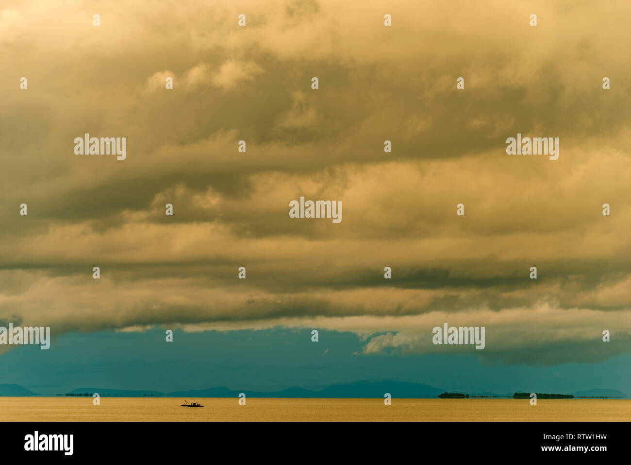 Kapenta rigs hi-res stock photography and images - Alamy