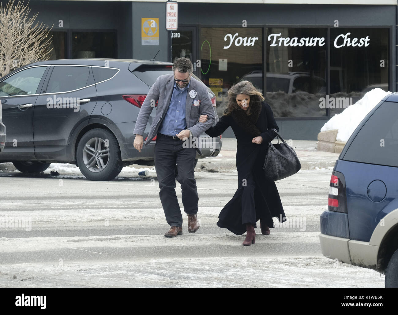 Denison, IOWA, USA. 2nd Mar, 2019. Iowa Director for Marianne Williamson presidential exploratory committee BRENT ROSKE helps author and spiritual guru MARIANNE WILLIAMSON cross an icy street to speak in the Donna Reed Theatre about poverty in America, in Denison, Iowa Saturday, March 2, 2018, as she explores a presidential run for 2020. Credit: Jerry Mennenga/ZUMA Wire/Alamy Live News Stock Photo