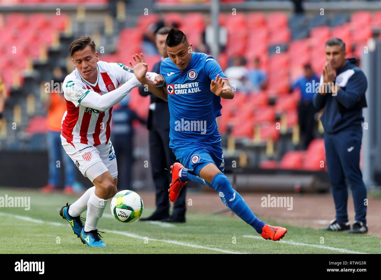Mexico City Mexico 02nd Mar 2019 Necaxa S Fernando Gonzalez L Vies For The Ball With Cruz