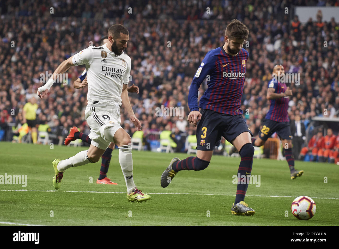 Madrid, Madrid, Spain. 2nd Mar, 2019. Karim Benzema (forward; Real Madrid), Gerard Pique (defender; Barcelona) in action during La Liga match between Real Madrid and FC Barcelona at Santiago Bernabeu Stadium on March 3, 2019 in Madrid, Spain Credit: Jack Abuin/ZUMA Wire/Alamy Live News Stock Photo