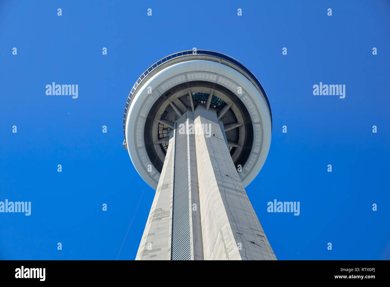 Glass floor cn tower hi-res stock photography and images - Alamy