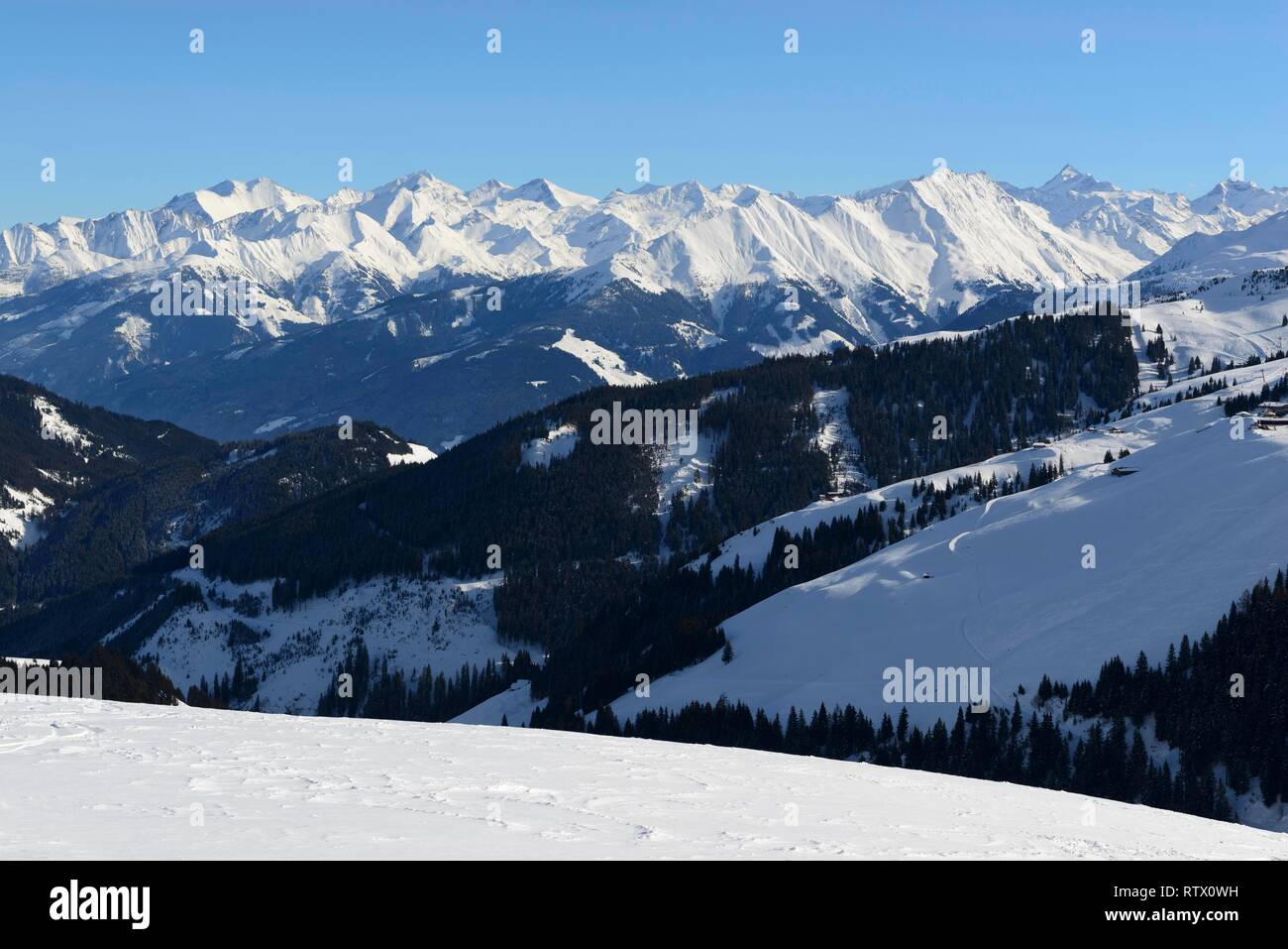 Snow-covered mountain massif Hohe Tauern with Großer Wiesbachhorn, Kitzsteinhorn and Großglockner in winter, Oberpinzgau Stock Photo