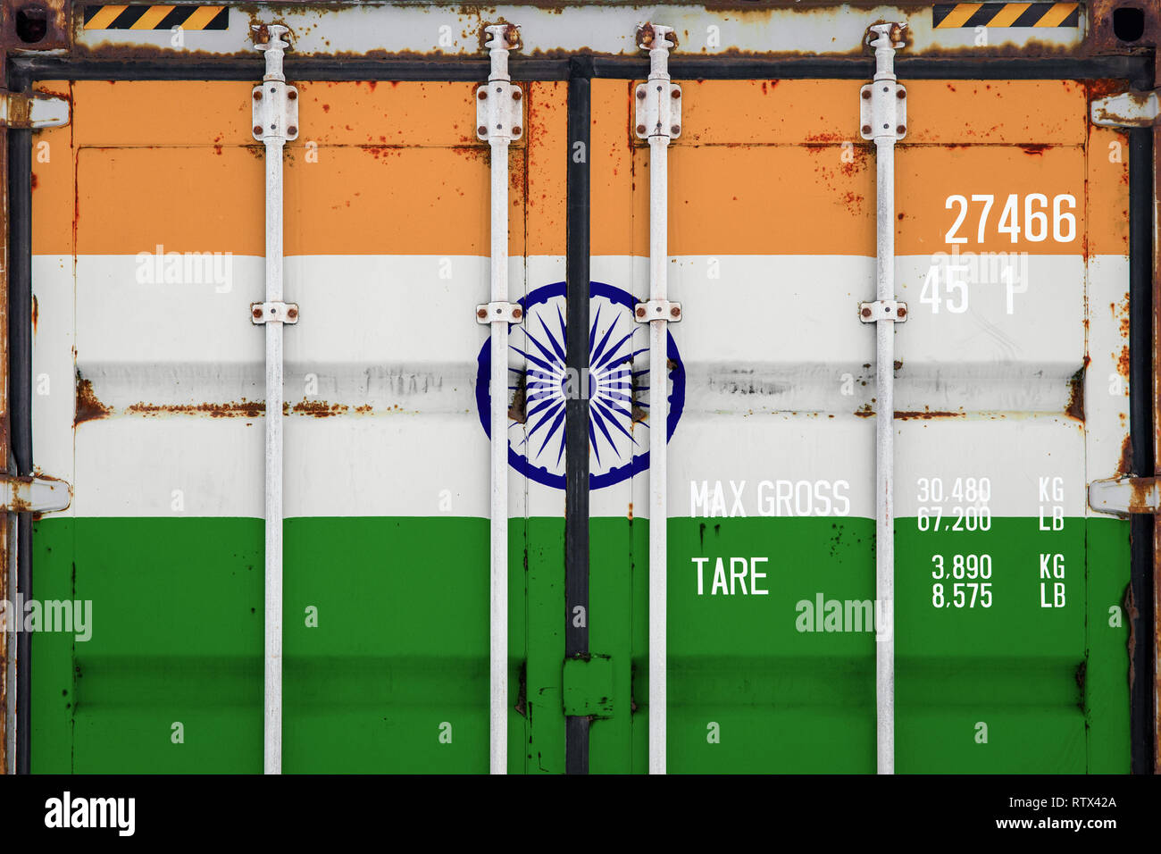 Loading container ship india hi-res stock photography and images - Alamy