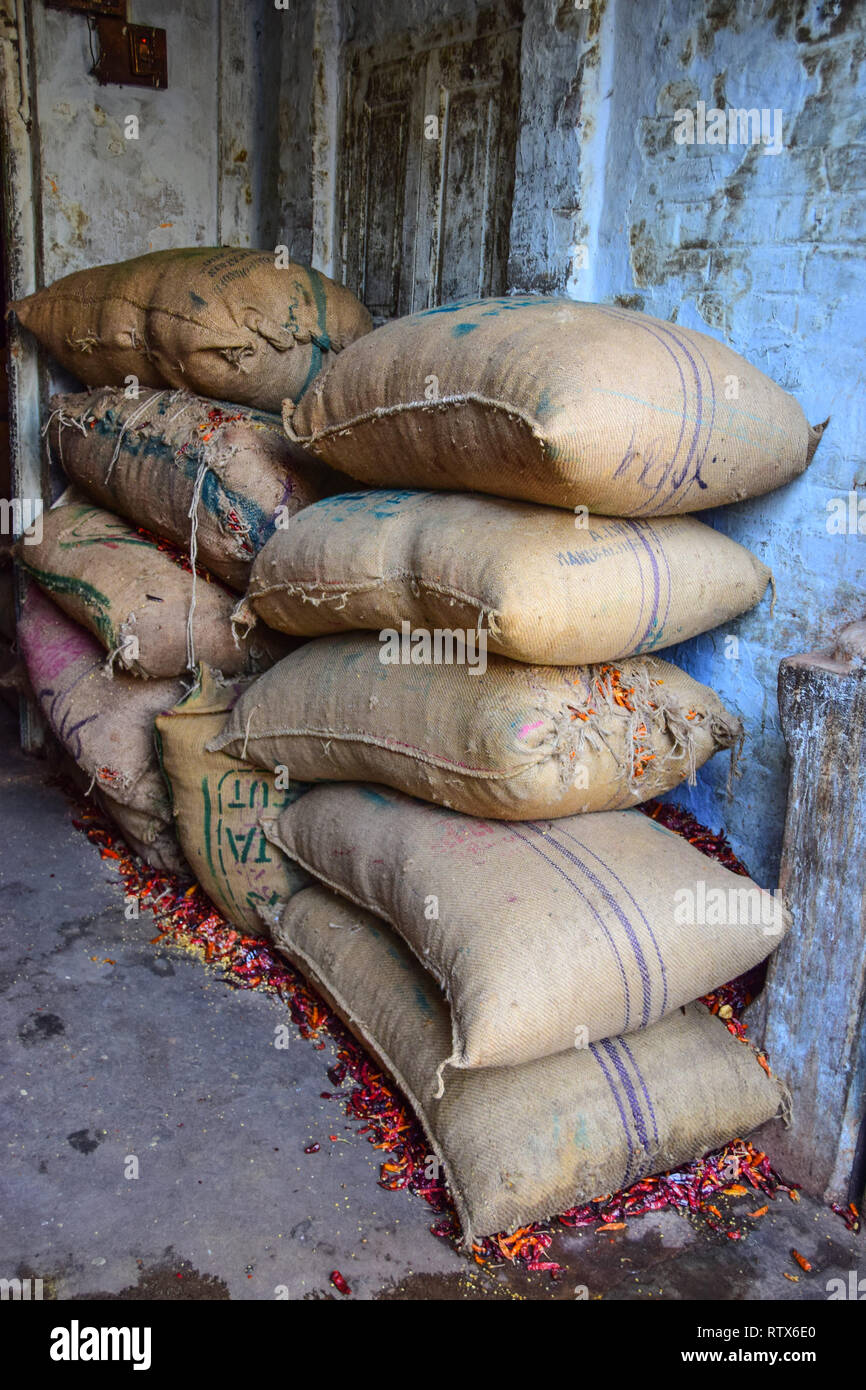 Bustling indian wholesale spice market hires stock photography and