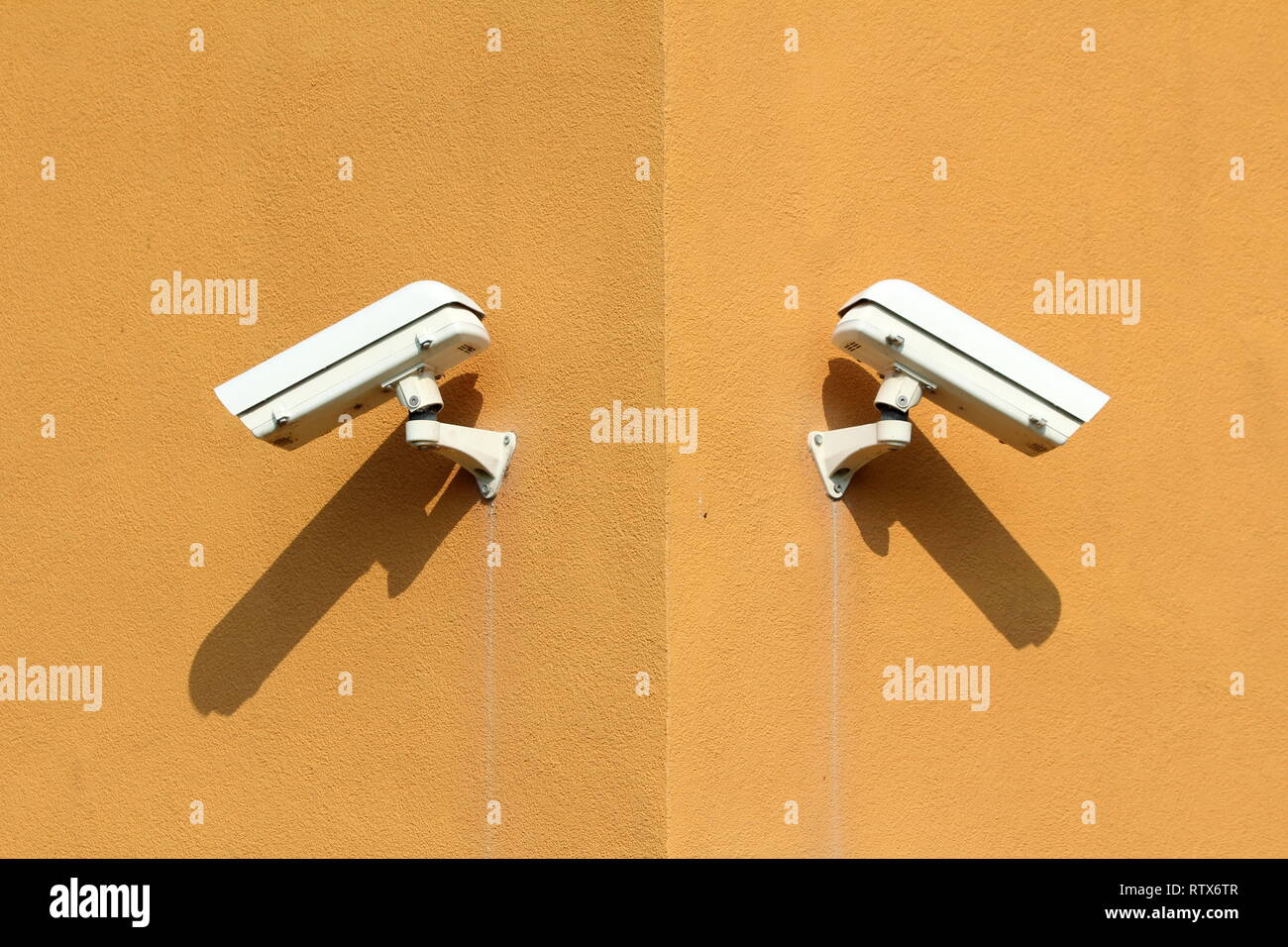 Metal_casing hires stock photography and images Alamy