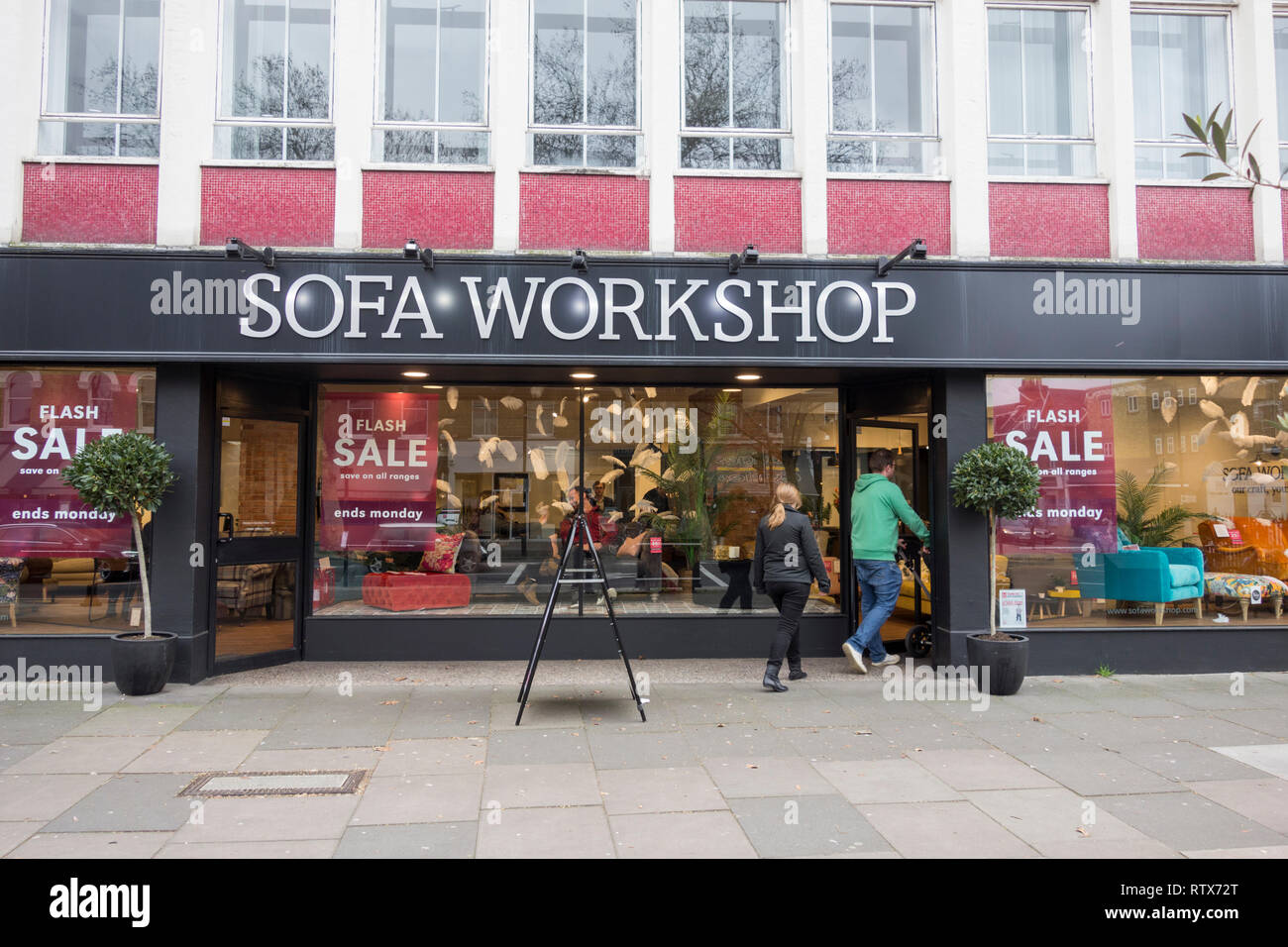 Sofa workshop hi-res stock photography and images - Alamy
