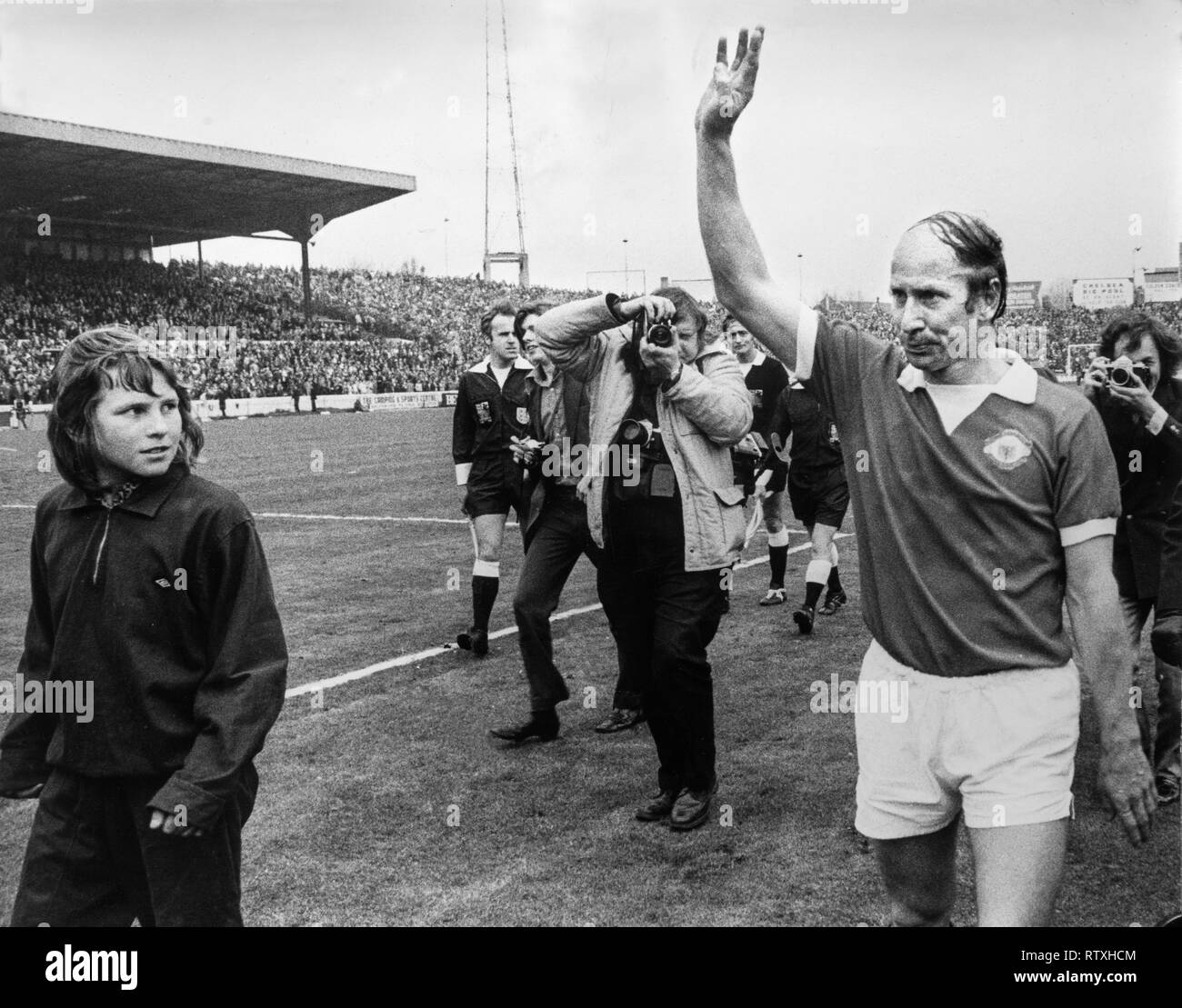 Bobby Charlton waves to the crowd at the end of his last match when his team Manchester United lost to Chelsea 1-0 at Stamford Bridge. 28 April 1973 Sir Robert Charlton, CBE (born 11 October 1937) is an English former footballer who played as a midfielder. He is regarded as one of the greatest players of all time,[6] and an essential member of the England team who won the World Cup in 1966, the year he also won the Ballon d'Or. He played almost all of his club football at Manchester United, where he became renowned for his attacking instincts and passing abilities from midfield and his ferocio Stock Photo