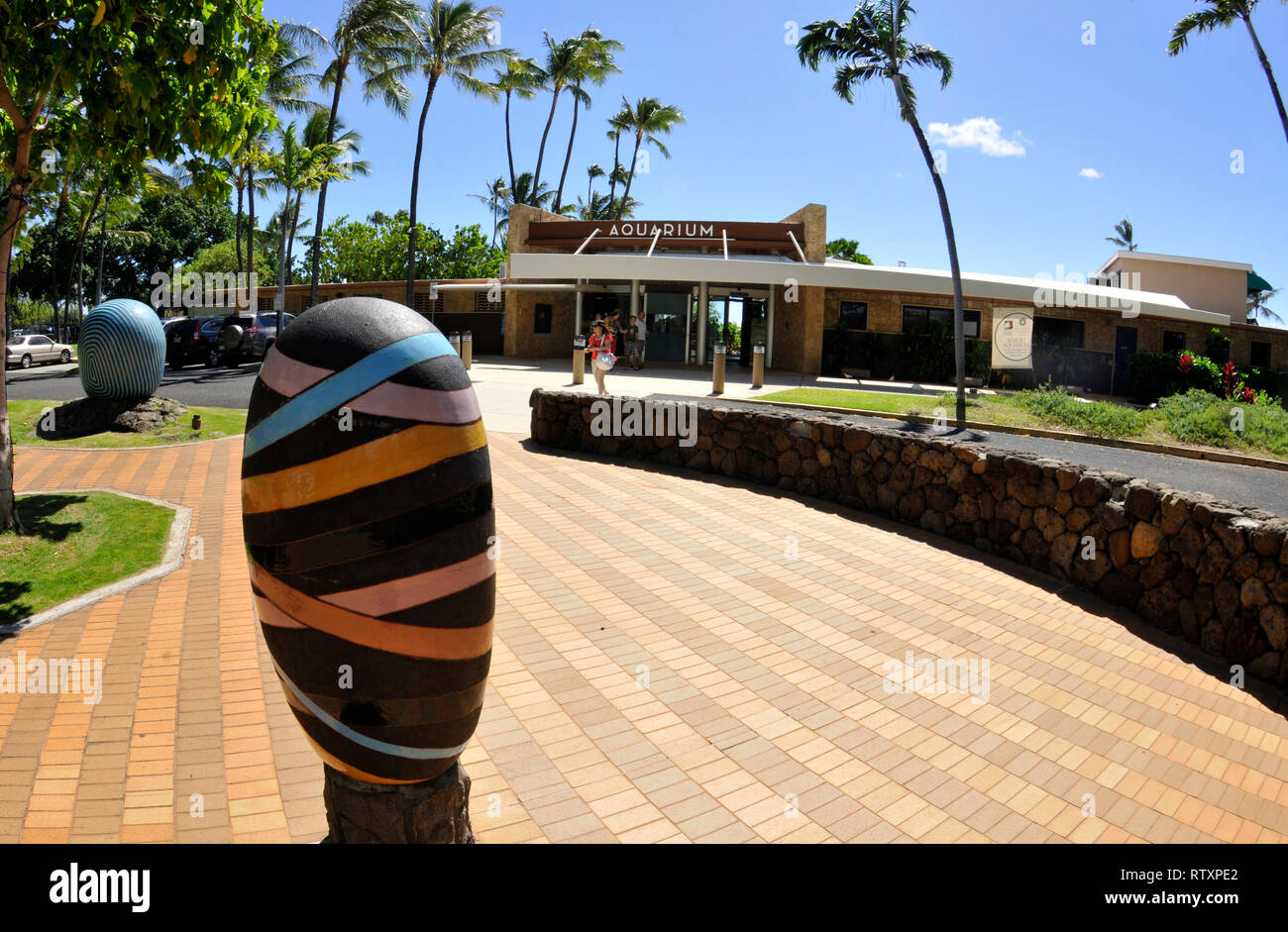 'Tropical Sounds', sculpture by Jun Kaneko in the entrance of the Waikiki Aquarium, Oahu, Hawaii, USA Stock Photo