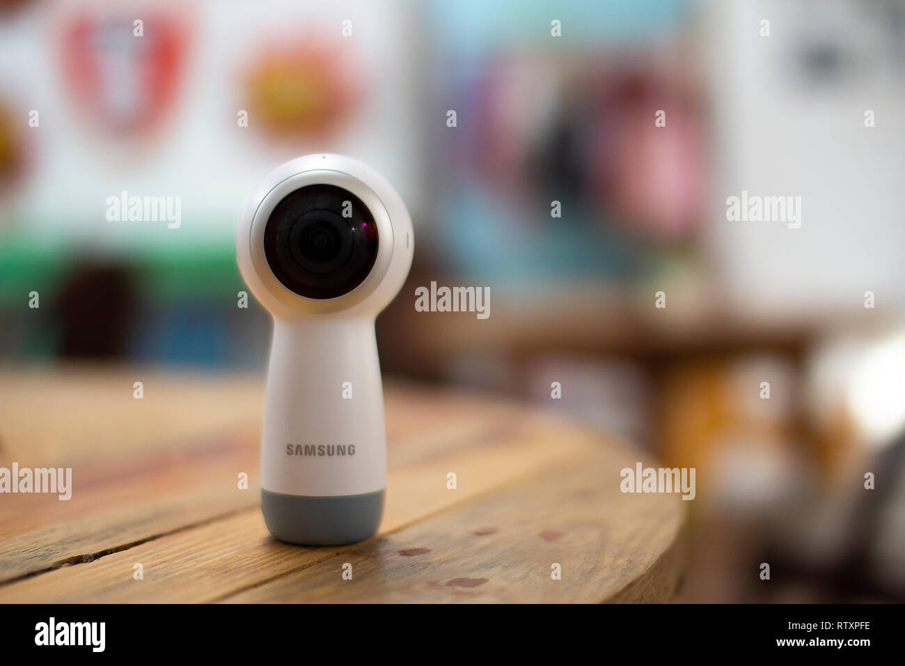 Lima, Perú - February 24 2019: Samsung Gear 360 camera on a wooden table  with blurred background Stock Photo - Alamy