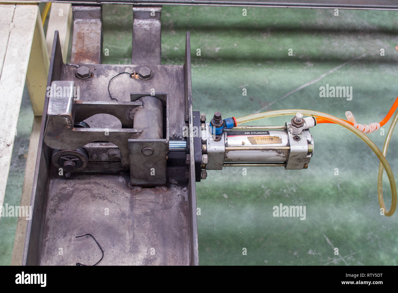 Pneumatic cylinder hi-res stock photography and images - Alamy
