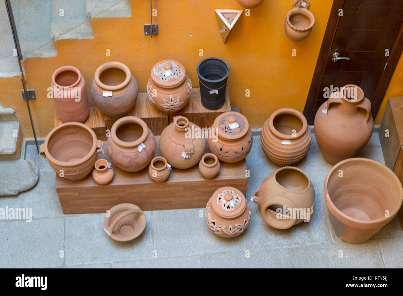 Pottery store in the heart of Caceres (Spain Stock Photo Alamy