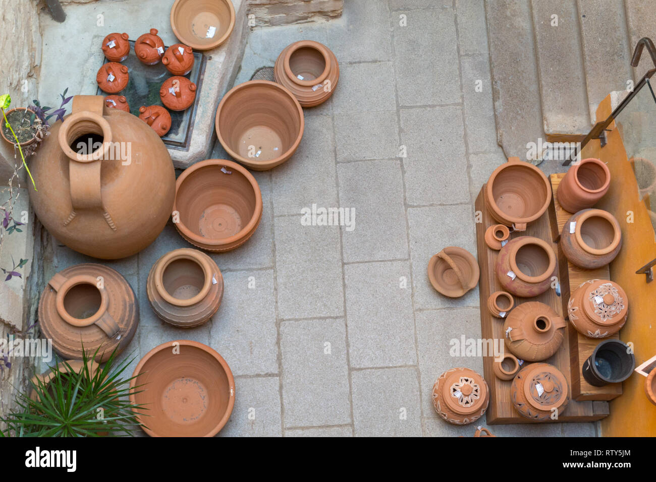 Pottery store in the heart of Caceres (Spain Stock Photo Alamy