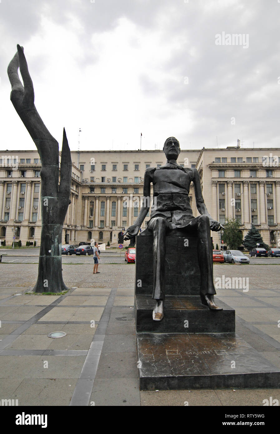 Statue bucharest romania hi-res stock photography and images - Alamy