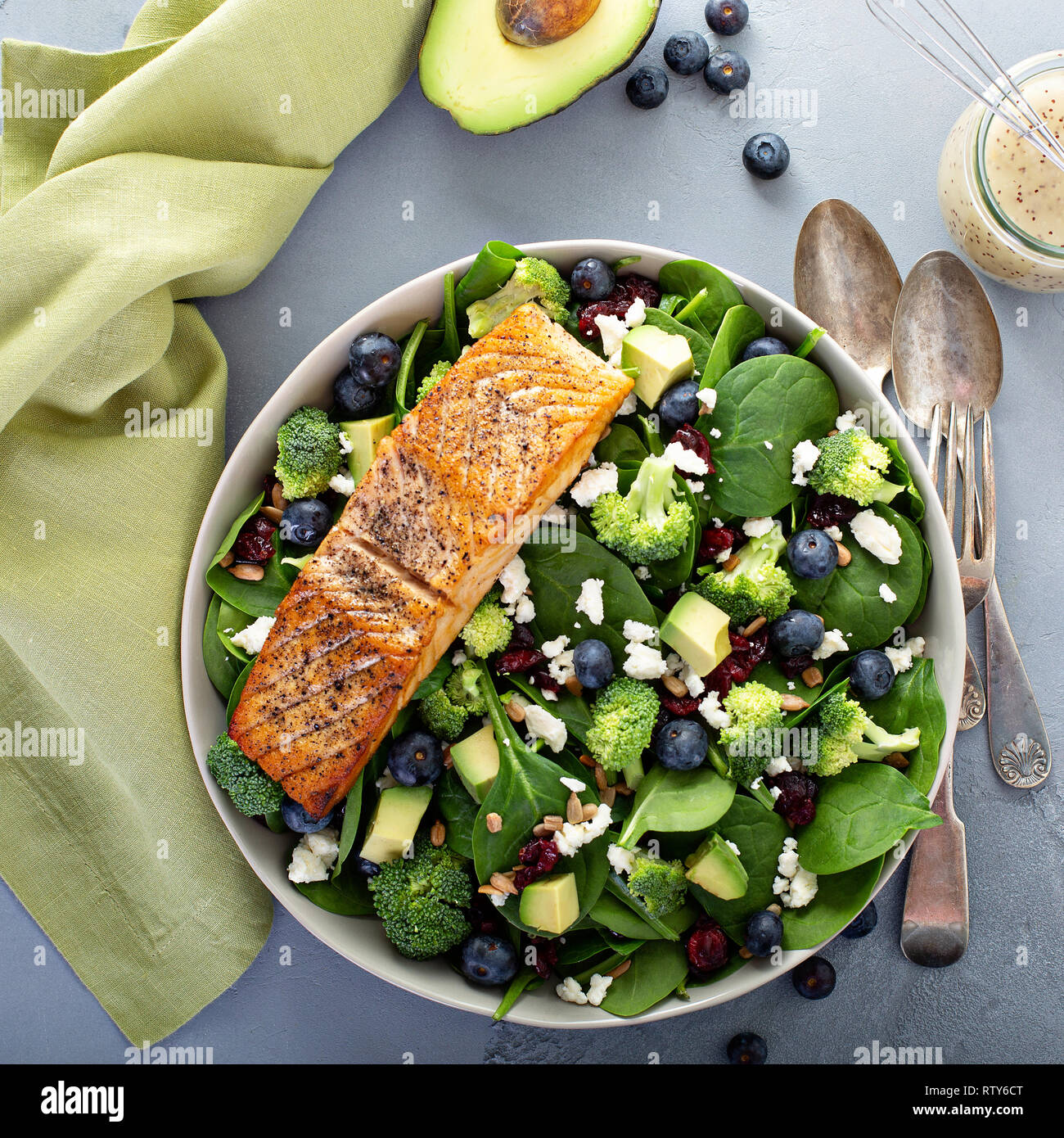 Featured image of post How to Make Salmon Feta Spinach Salad
