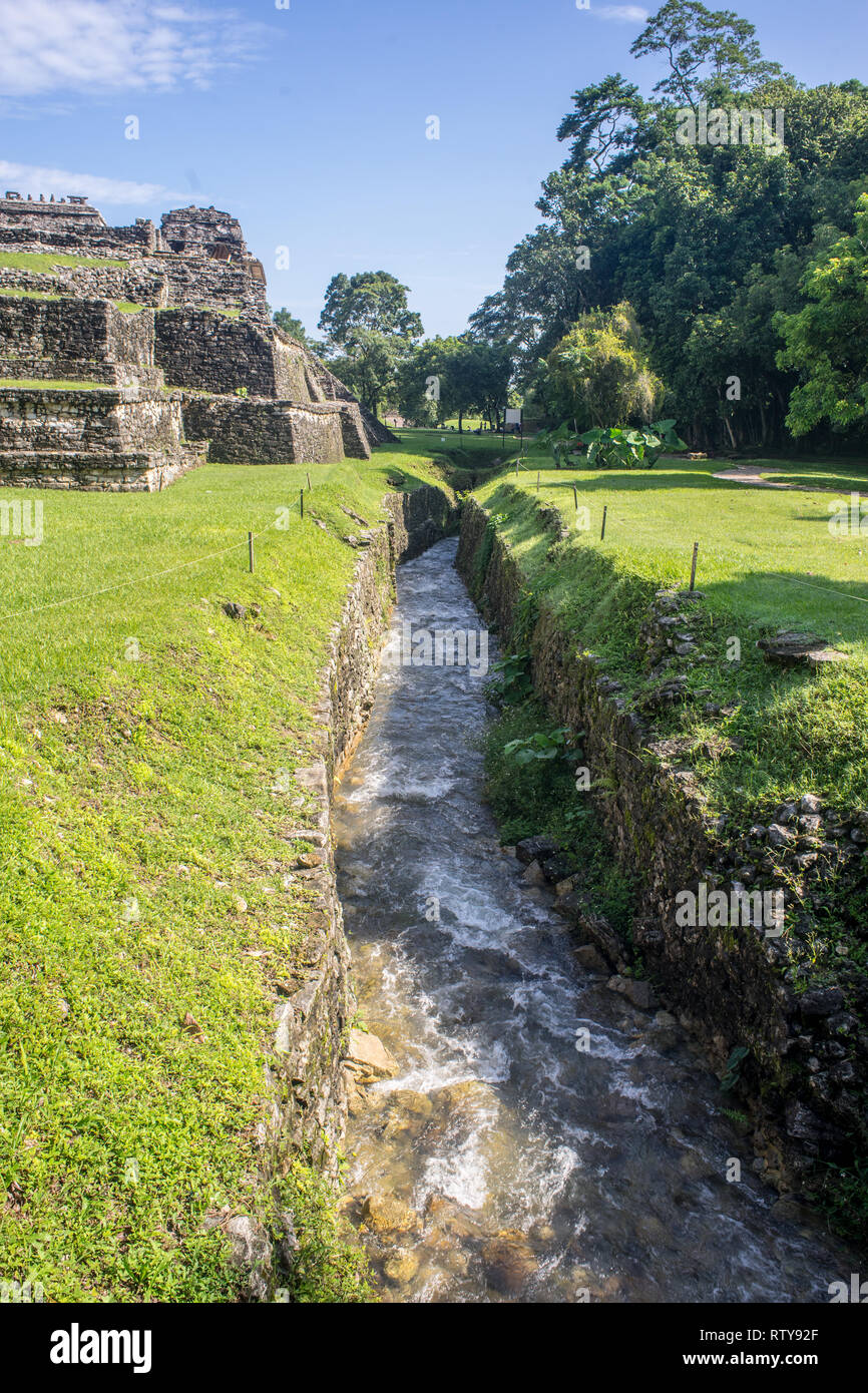 Palenque mexico aqueduct hi-res stock photography and images - Alamy