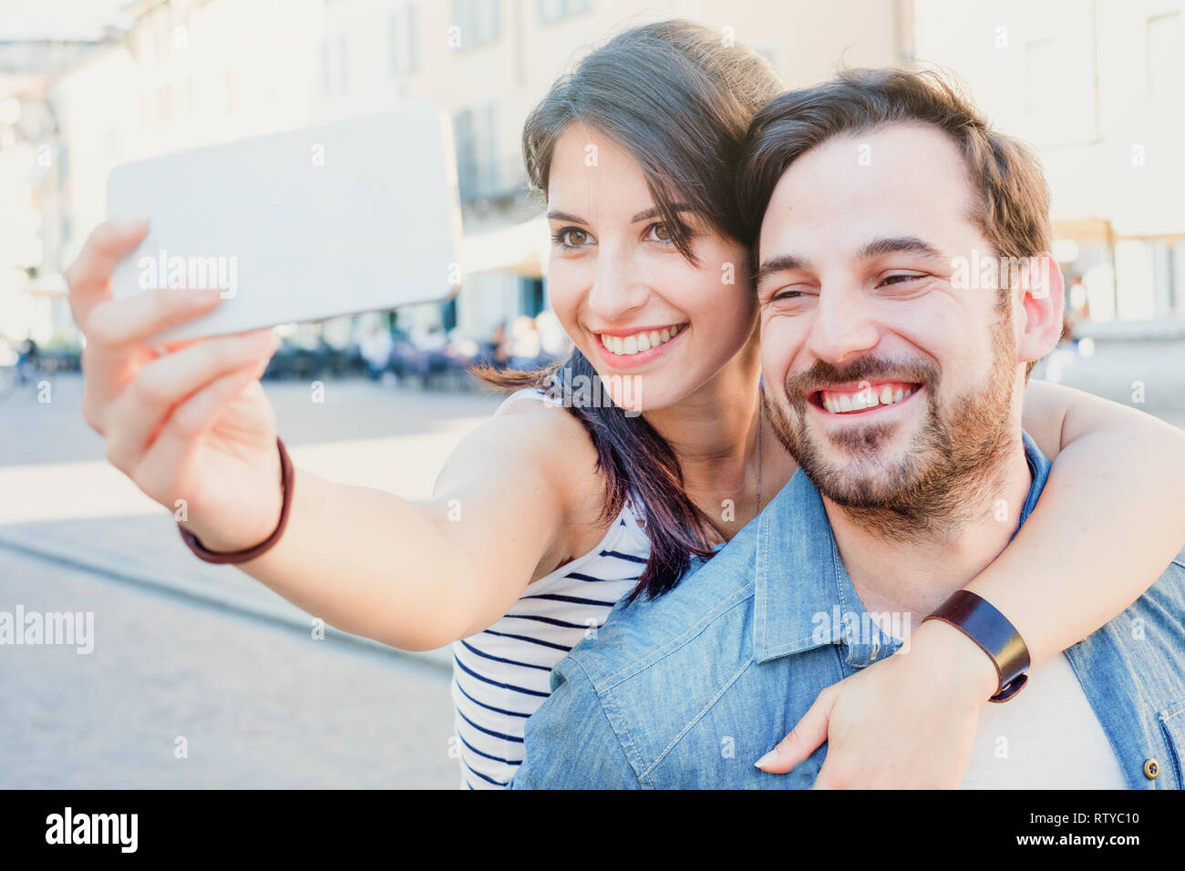  Couple vacation adventure hi-res stock photography and images - Alamy