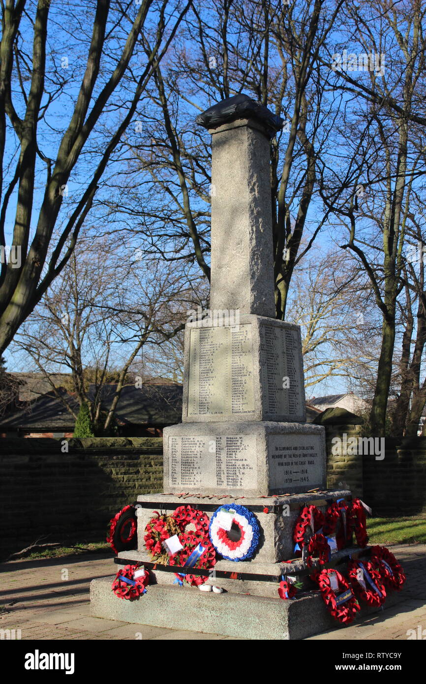 The Cenotaph Memorial to the dead of War.covered with poppies. Knottingley West Yorkshire, Britain UK Stock Photo