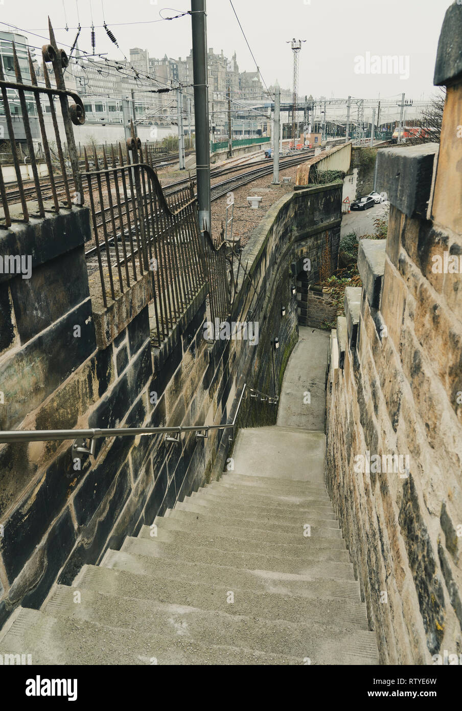 New refurbished Jacob's Ladder stairway linking Canongate with Calton